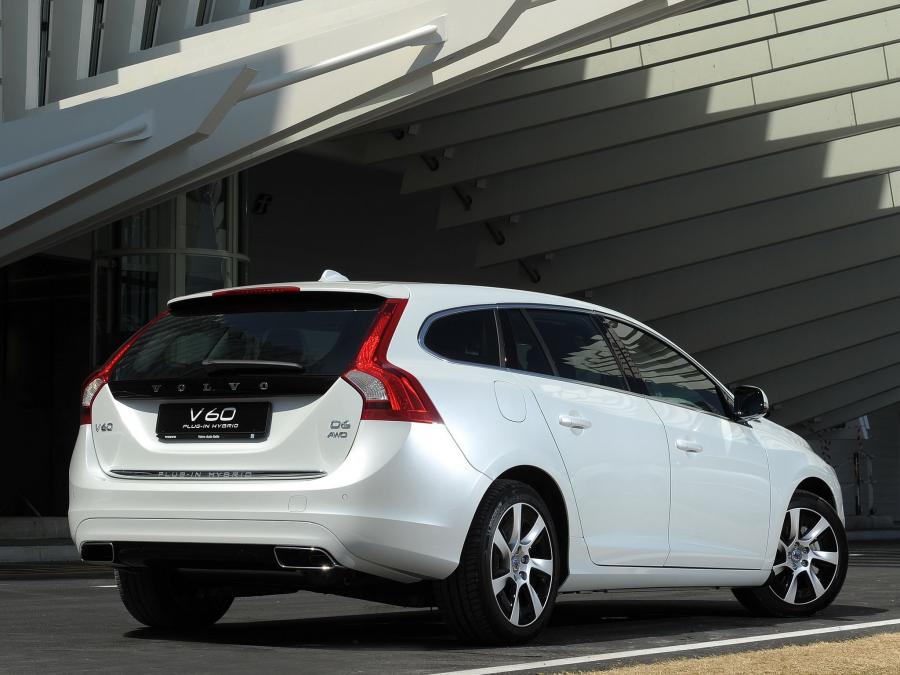  Volvo V60 D6 Plug-In Hybrid 2013 года  (фото 9 из 25)